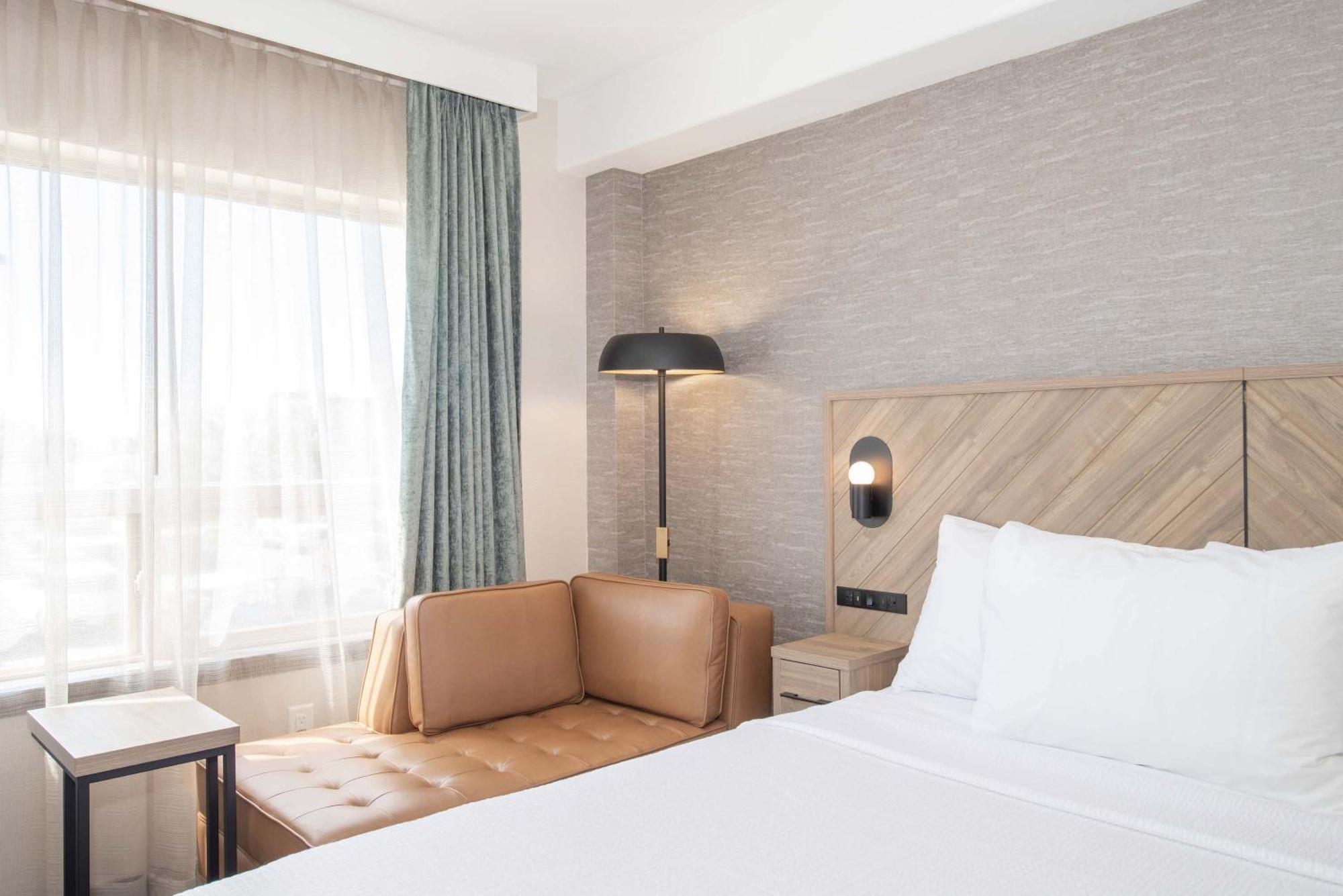 Sandman Hotel & Suites Regina Exteriör bild